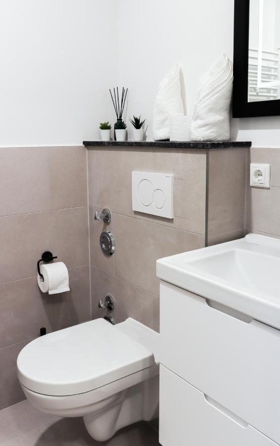 Hochwertige Ferienwohnung In Ruhiger Lage Mit Eigener Terrasse Und Parkplatz, Nur 7 Gehminuten Zum Strand Entfernt - Hoher Schlafkomfort Dank Boxspringbett Шарбойтц Екстериор снимка